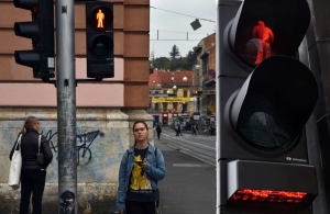 ZAGREB: Prvi semafor koji pješake zadubljene u ekran mobitela upozorava da je upaljeno crveno