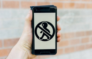 JAPAN: Prva zabrana istodobnog hodanja i gledanja u mobitel u svijetu
